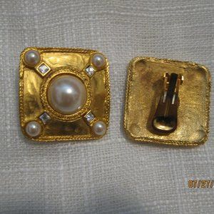Chico's Gold tone clip earnings